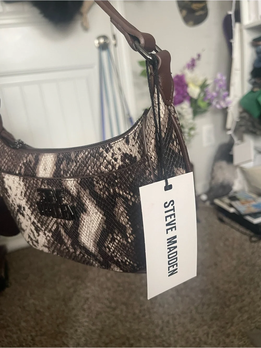 Steve Madden compact steve